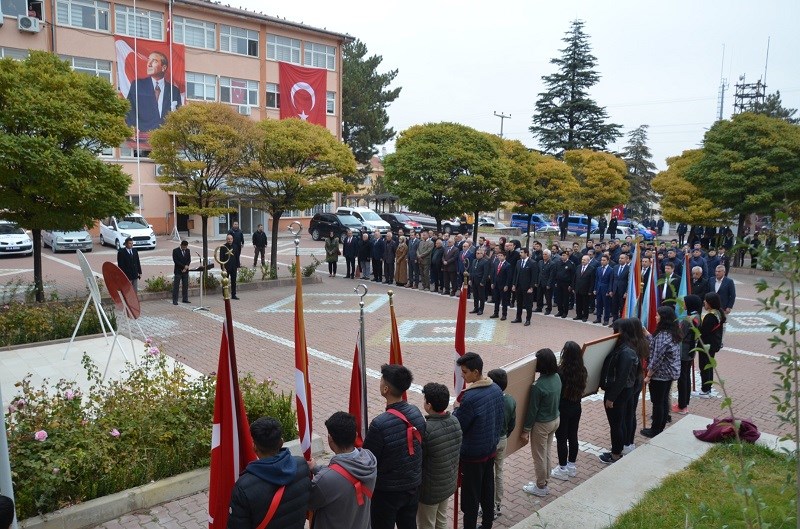 Ulu Önder Gazi Mustafa Kemal Atatürk, ebediyete intikalinin 84. Yıl dönümünde düzenlenen anma töreni